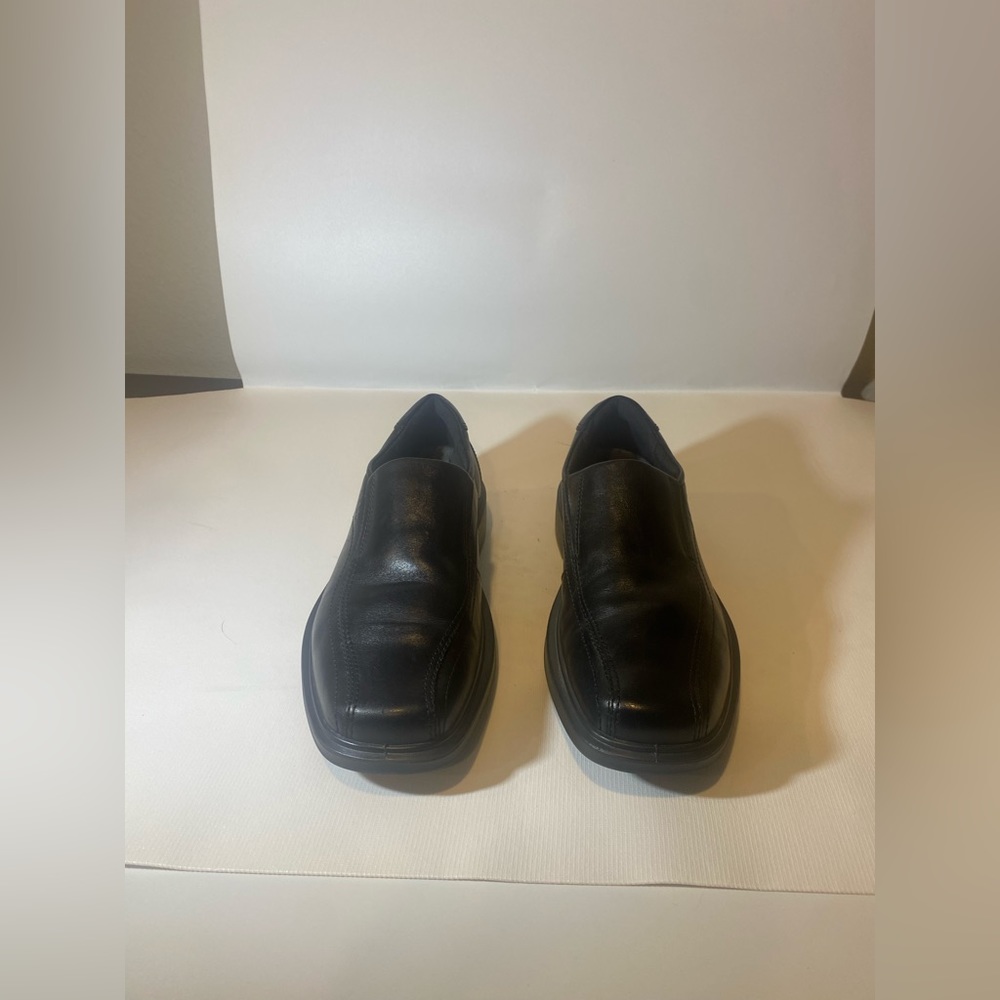 ECCO brand, Mens Shoes, size is 41/8-8.5